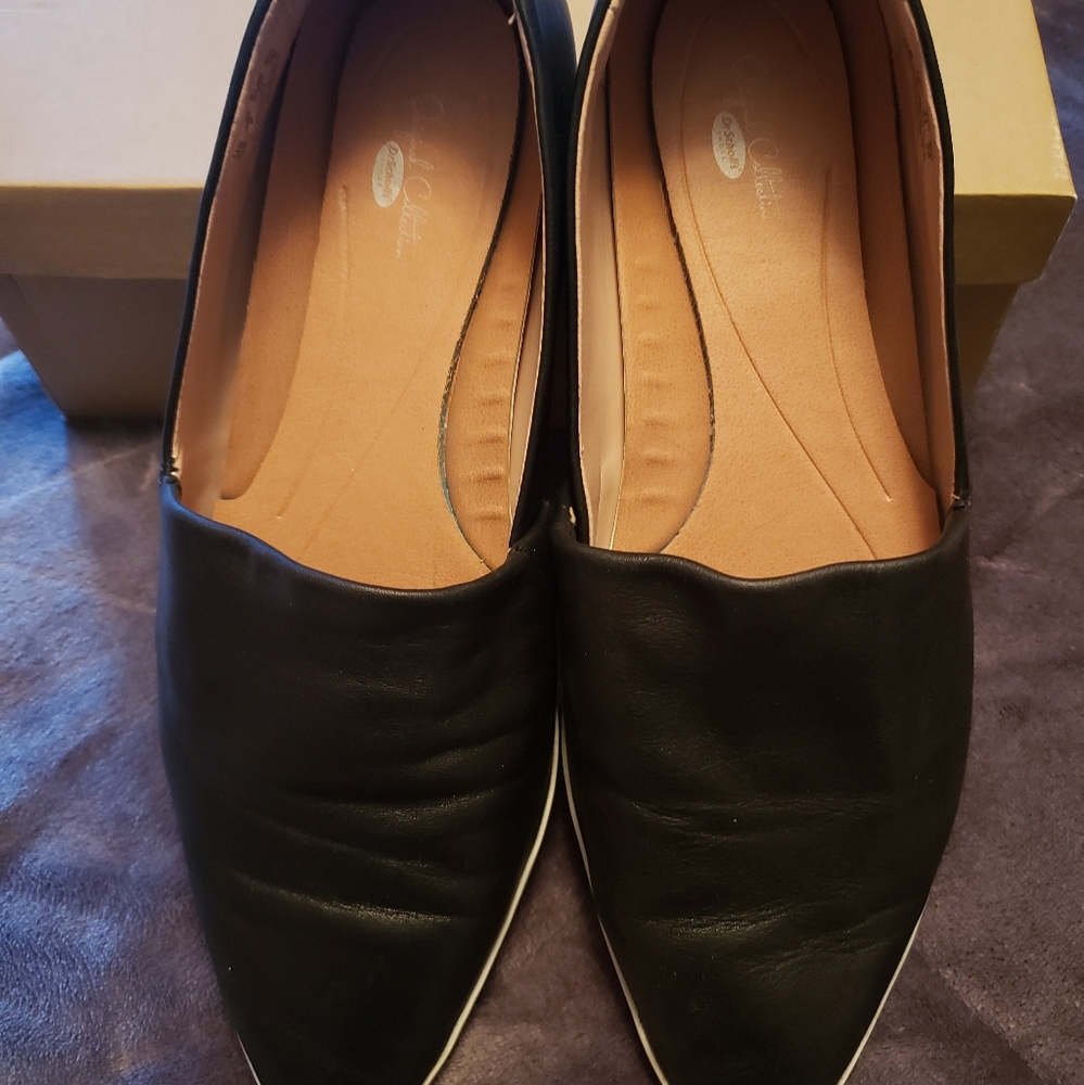 EUC Womens black loafers